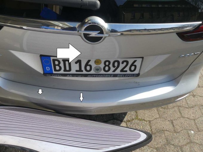 Dellen und Kratzer Stoßfänger hinten Heckklappe