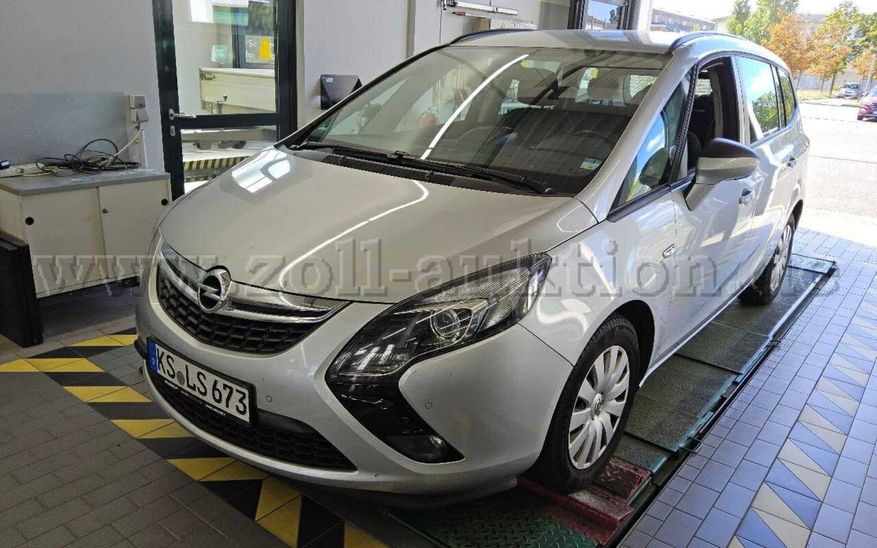 1 辆 Opel Zafira Tourer 1.6 柴油手动挡