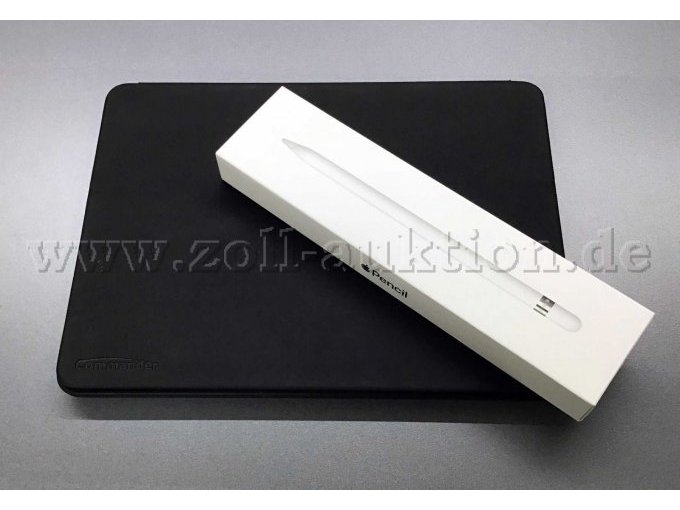 Apple iPad 7 + Commander Schutzhülle + Apple Pencil zusammengeklappt