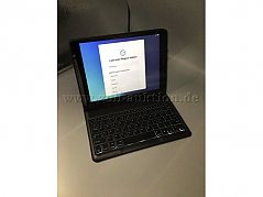 iPad 7 in Hülle mit Qwertz-Tastatur