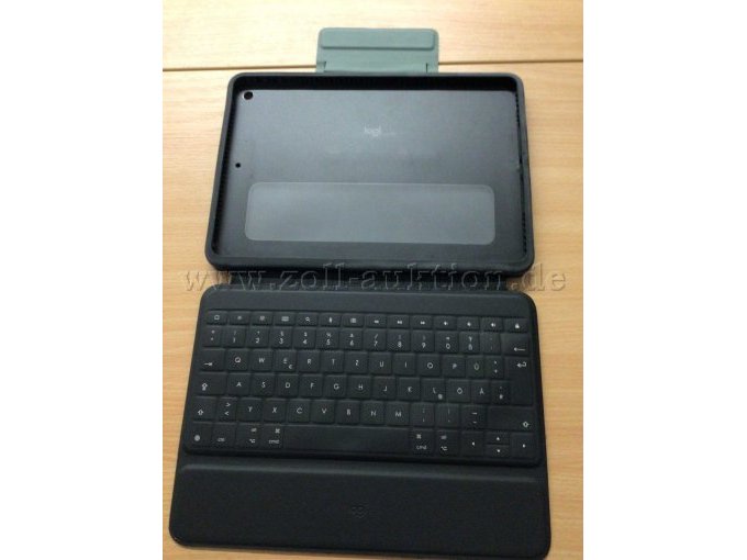 Tastaturhülle aufgeklappt ohne iPad