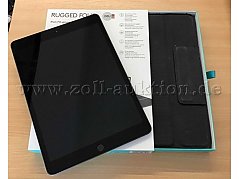 Apple iPad 7 liegt auf Karton der Tastaturhülle. Dieser ist etwas geöffnet.