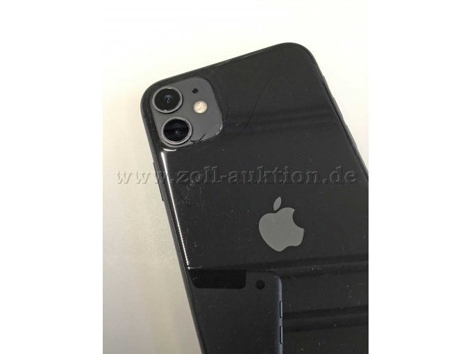 Apple iPhone 11, Ansicht Rückseite mit Beschädigung an Kameraecke
