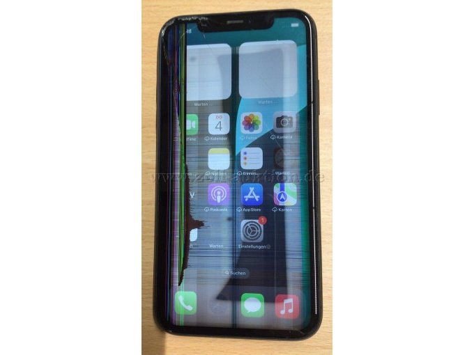Apple iPhone 11, Ansicht Vorderseite mit Displayschäden 1. Abbildung