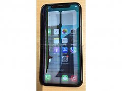 Apple iPhone 11, Ansicht Vorderseite mit Displayschäden 1. Abbildung