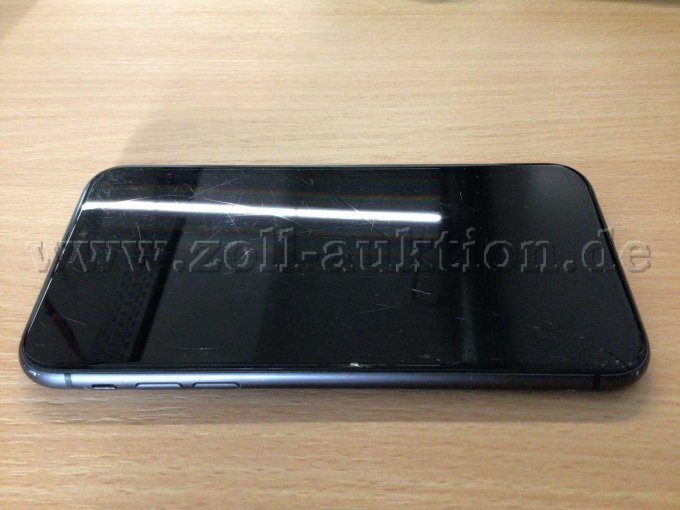 Apple iPhone 11, Vorderseite, seitlich rechts Kratzer/Displayschäden