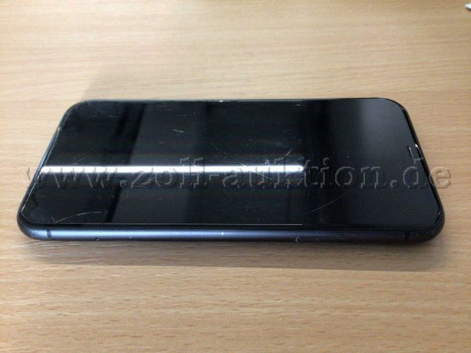 Apple iPhone 11, Vorderseite, seitlich links Kratzer/Displayschäden