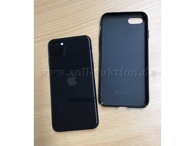 Apple iPhone SE 2 Backcover und Hülle liegen nebeneinander