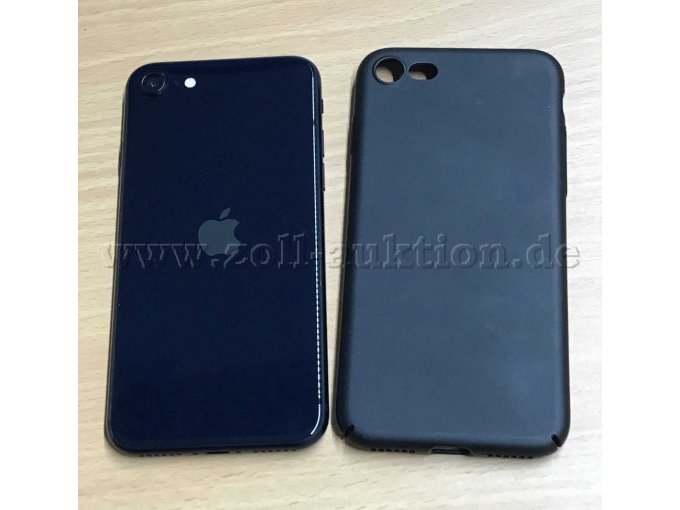 Ansicht von dem Apple iPhone SE 3. Generation Backcover. Daneben liegt die Hülle auf der Rückseite