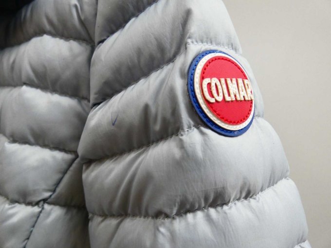 Daunenjacke von Colmar_ Logo am linken Ärmel mit Kugelschreiber-Strich