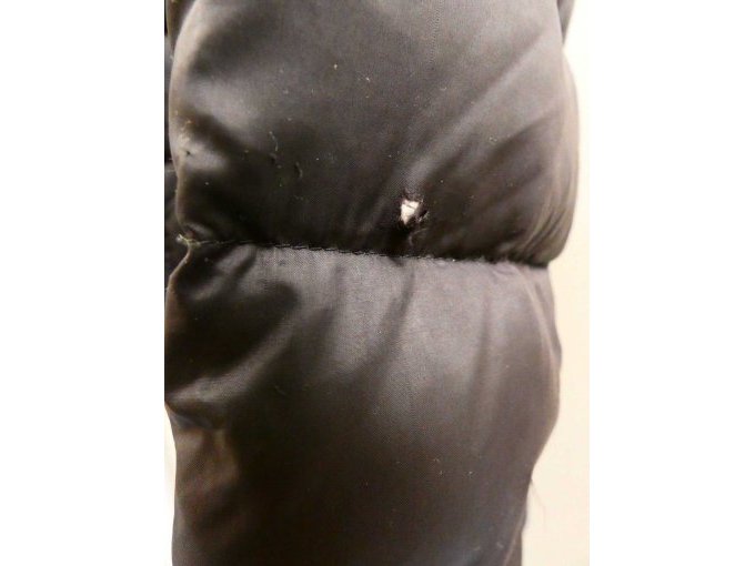 Herren-Daunenjacke The North Face_ Riss im Ärmel