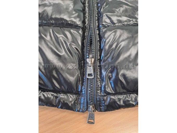 1 Original Moncler-Daunenjacke ohne Ärmel - Größe 5 (XL) – foto 9 – kavel bij Zoll-Auktion, St.Vith