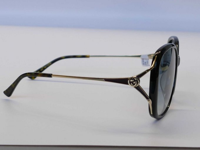 Gucci Sonnenbrille_ Seitenansicht links
