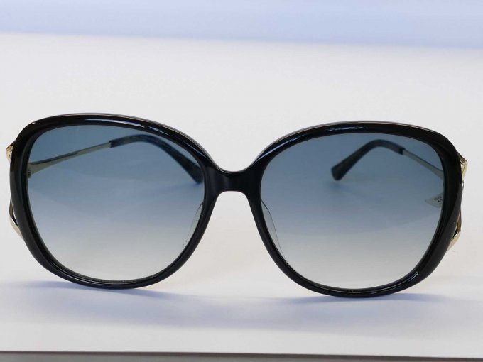 Gucci Sonnenbrille_ Ansicht auf Rahmen und Gläser