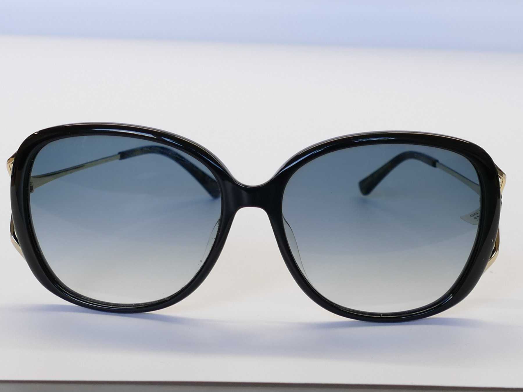 Gucci Sonnenbrille_ Ansicht auf Rahmen und Gläser