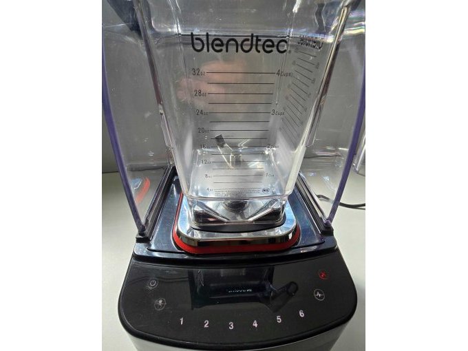 Mixbehälter mit milchiger Stelle