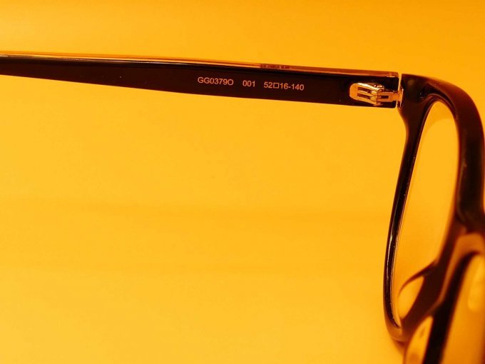 Gucci-Brille_ Ansicht auf Schriftzug Modellnummer