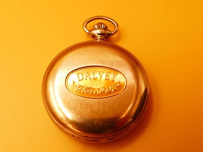 Taschenuhr Dalvey_ Ansicht auf obere Seite mit Drehknopf
