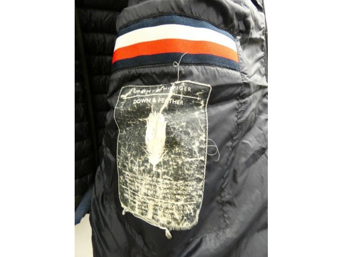 Tommy Hilfiger Steppjacke_ eingenähte Information über Daunen