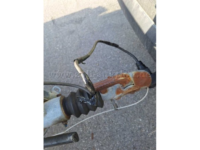 Ansicht Anhängerkupplung mit repariertem Kabel