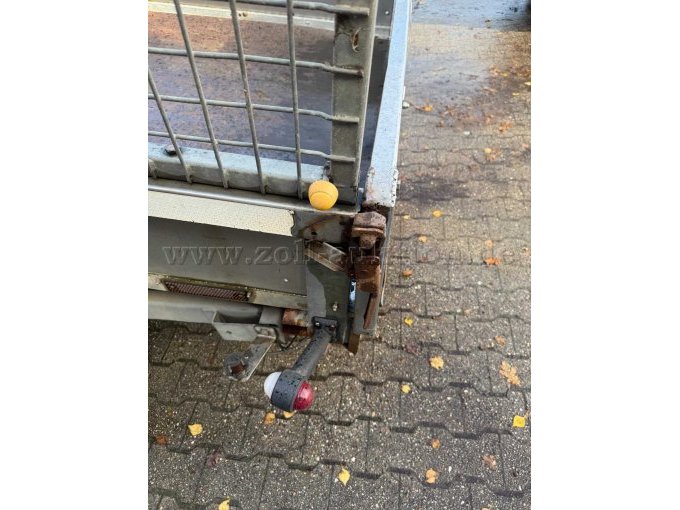 Schließung der Anhängerklappe