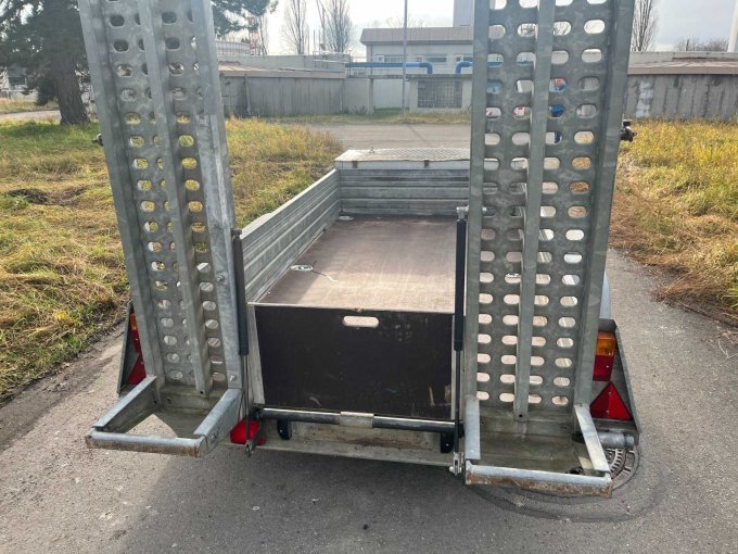 Rampen mit integrierter Abstützung, in Transportstellung