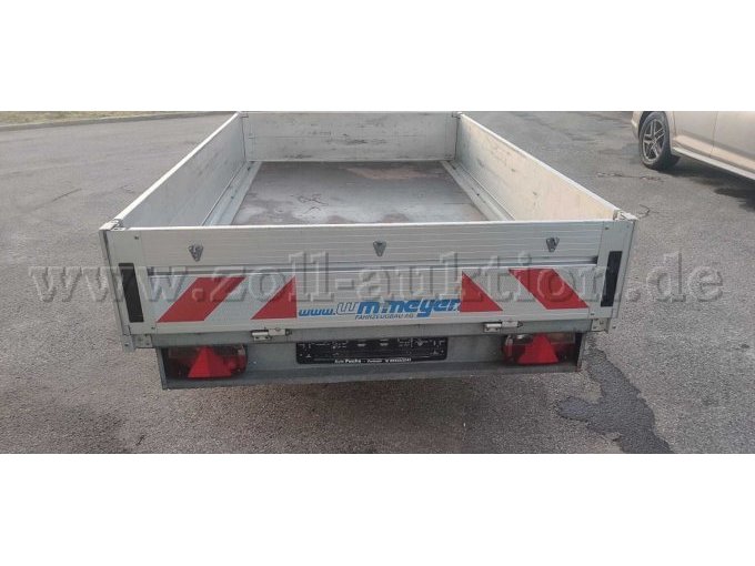 Anhänger Heckansicht