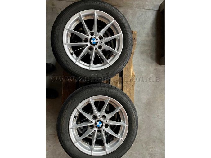 Sommerräder auf Alufelgen BMW, 4 Stück auf 2 Stapeln