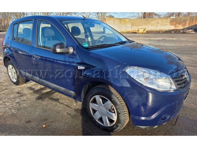 Dacia Sandero SD, vordere rechte Seitenansicht