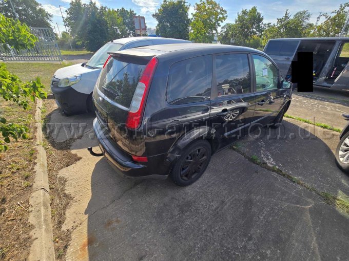 Ford Focus C-Max Kuga Gesamtansicht von der rechten Seite hinten