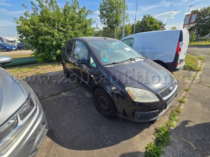 Ford Focus C-Max Kuga Gesamtansicht von der rechten Seite vorne