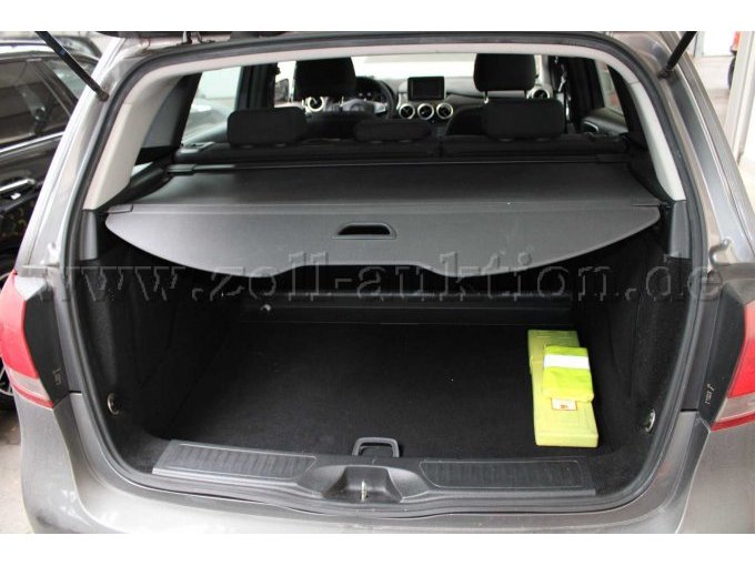 Kofferraum (Abdeckung weist keine Schäden auf)