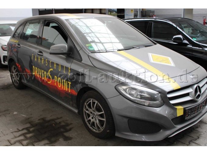 Ansicht von vorn auf die Beifahrerseite