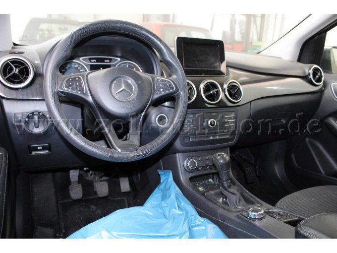 Armaturen und Multifunktionslenkrad