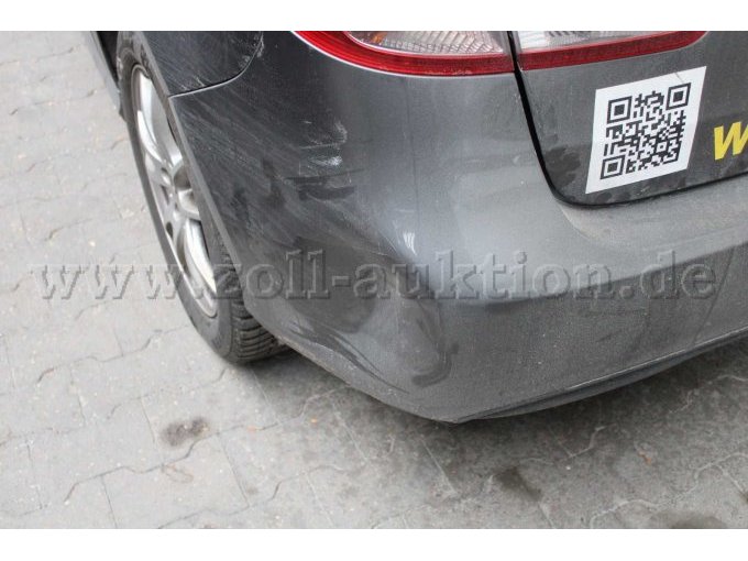 detailliertere Aufnahme des Schadens der hinteren Stoßstange