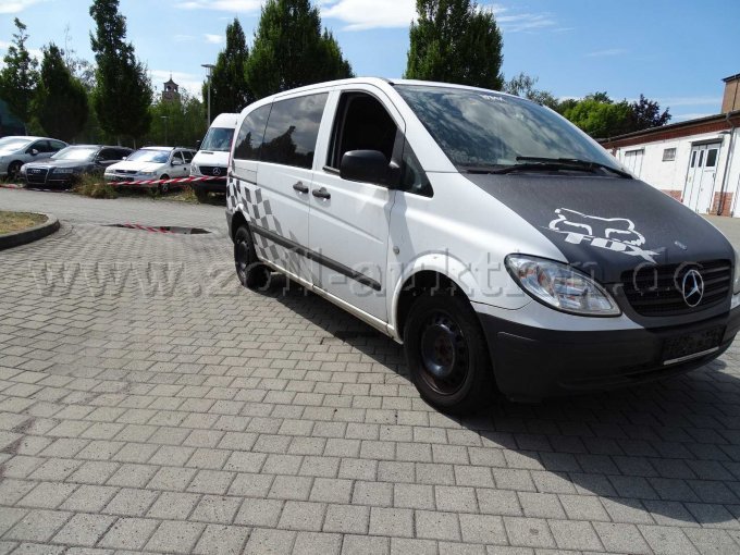 Mercedes Benz Vito Kombi Ansicht von vorne rechts