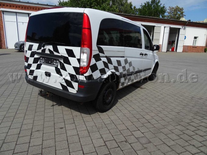 Mercedes Benz Vito Kombi Ansicht von hinten rechts