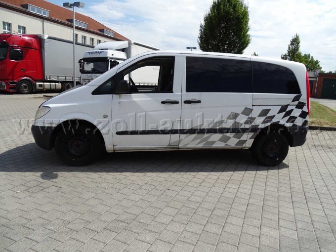 Mercedes Benz Vito Kombi Ansicht von der Seite links Mercedes Benz Vito Kombi Ansicht von der Seite links