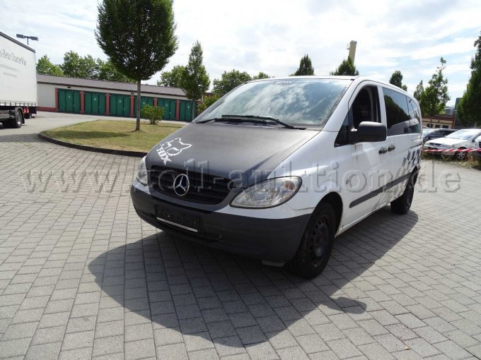 Mercedes Benz Vito Kombi Ansicht von vorne links