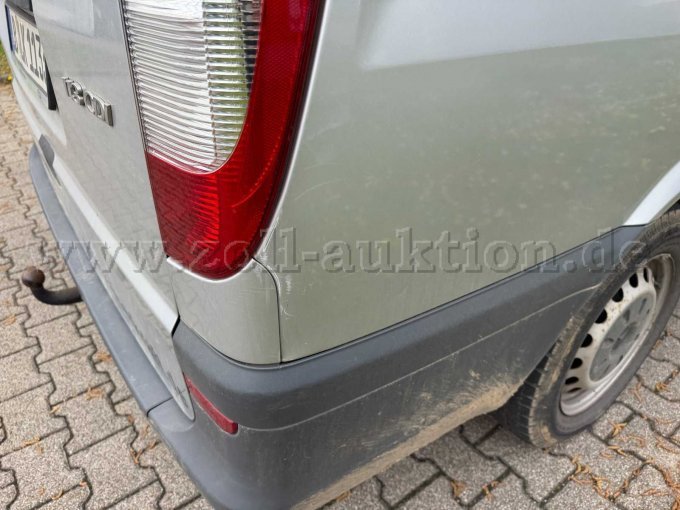 Seitenwand deformiert und verschrammt rechts hinten