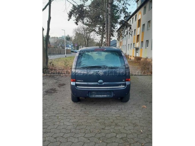 Hinten