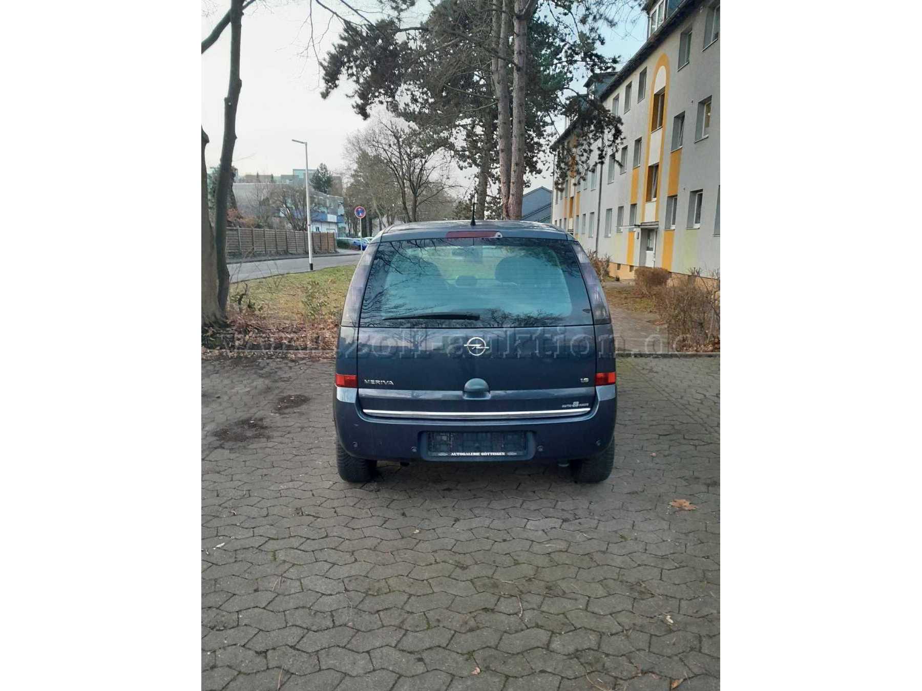 Hinten