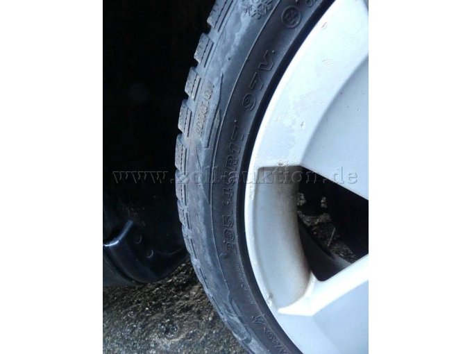 Bereifung auf Alufelgen (teilweise ohne Luft