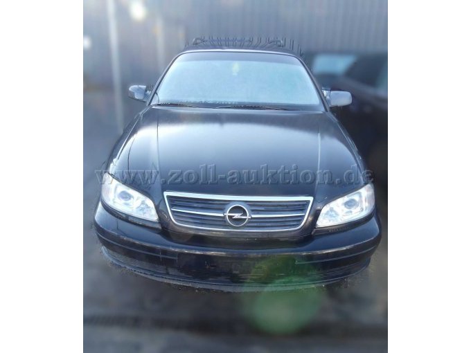 Opel Omega Caravan 2,2-liter-Benziner mit 5-Gang-Hanschaldgetriebe Frontansicht Opel Omega Caravan 2,2-liter-Benziner mit 5-Gang-Hanschaldgetriebe Frontansicht