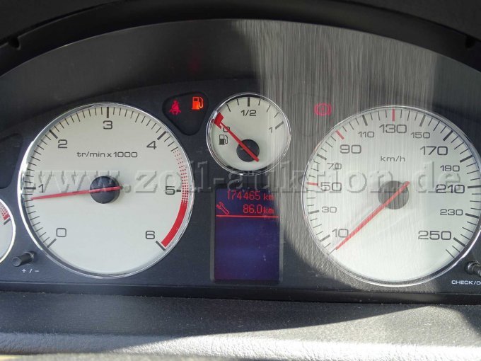 Peugeot 407 Ansicht Tachostand