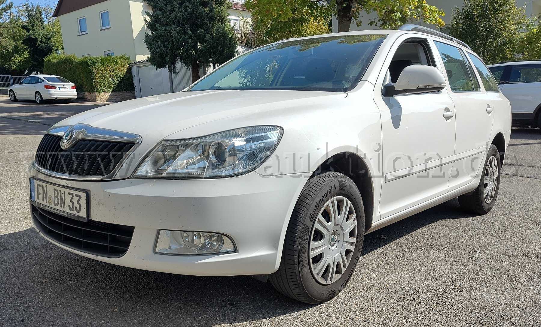 1辆斯柯达Octavia Combi 1,6 TDI 4x4 Ambiente汽车,有故障,可行驶