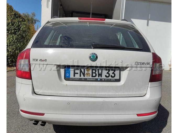 1 PKW Skoda Octavia Combi 1,6 TDI 4x4 Ambiente, defekt, fahrbereit – foto 4 – kavel bij Zoll-Auktion, Stuttgart