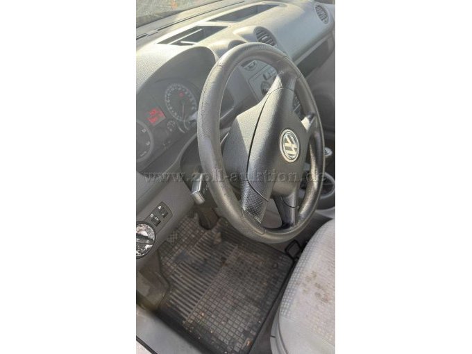 Ansicht Cockpit und verschlissenes Lenkrad