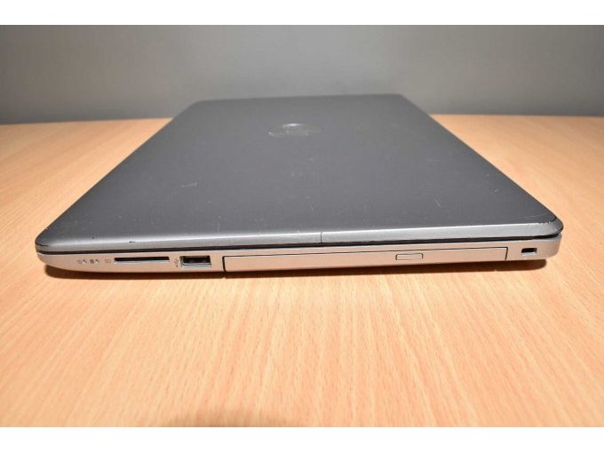 HP 250 G6 Notebook – 39,6 cm (15.6")
Ansicht von der Seite