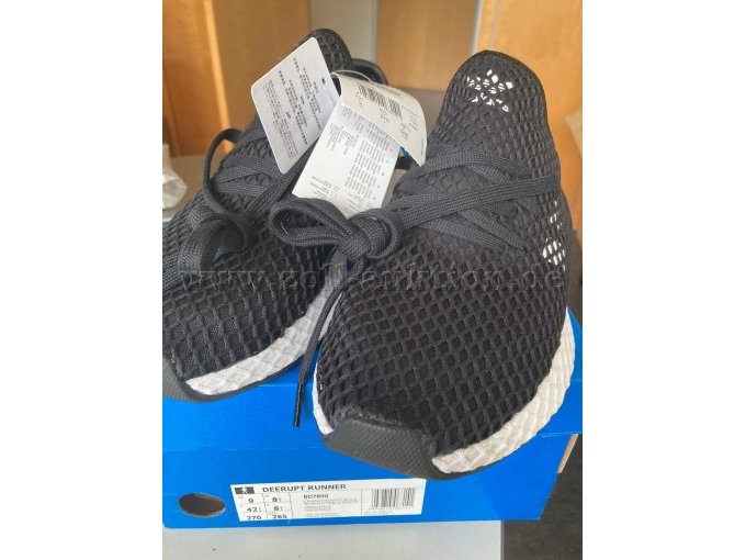 Adidas Deerupt Runner Herrensneaker Größe 8,5 Frontansicht
